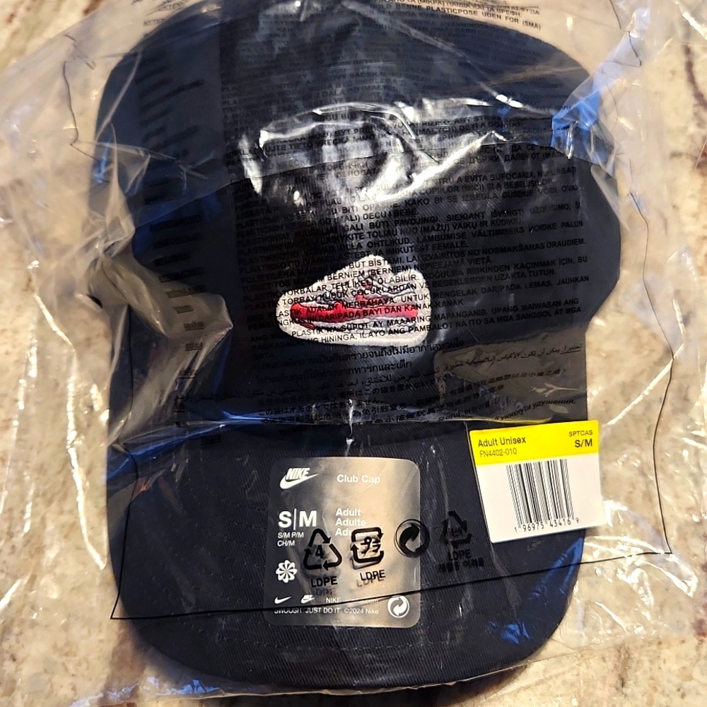 Nike black Air Max 1 Black Club Cap Adult S/M  NEW WITH TAG